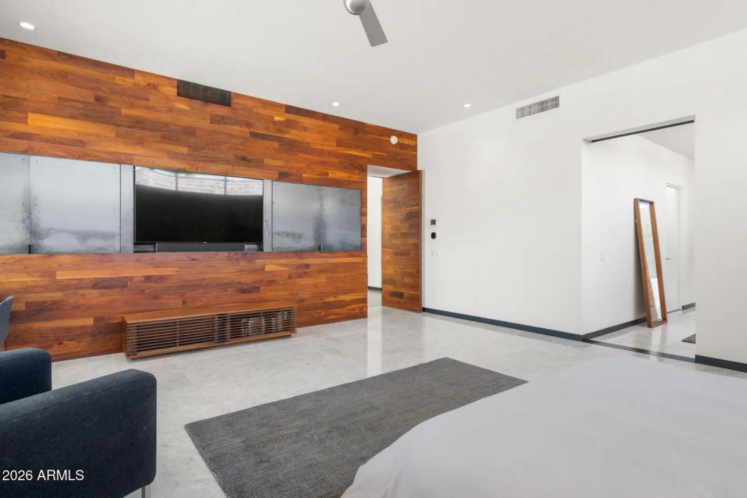 Real Estate Picture 25