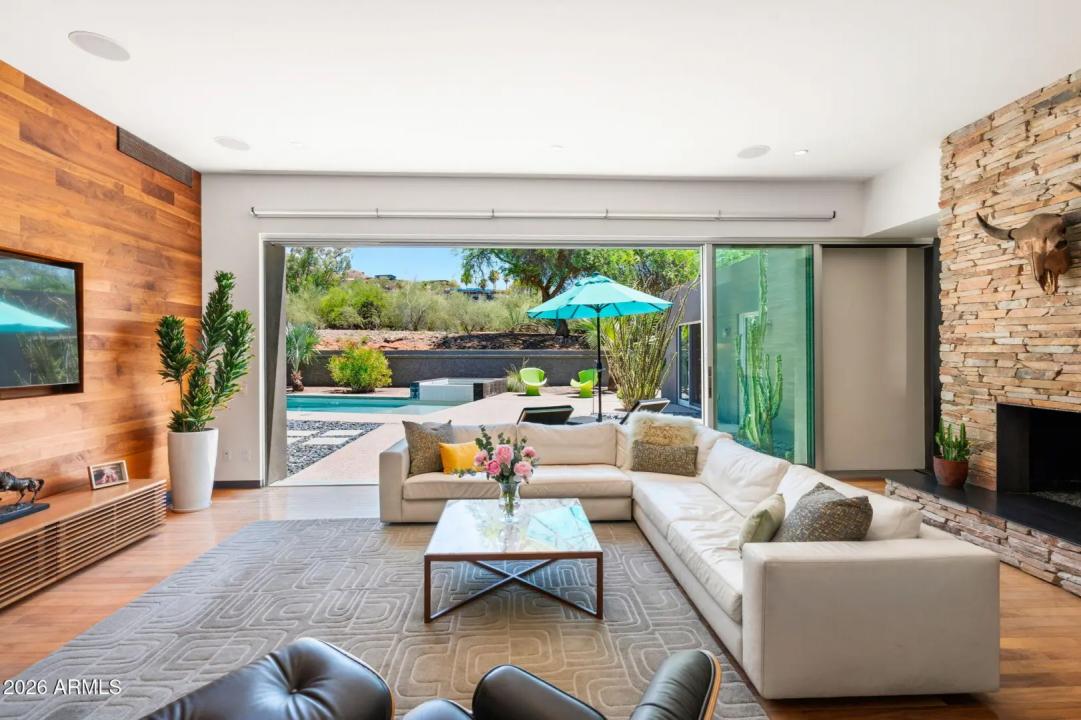 Real Estate Picture 3