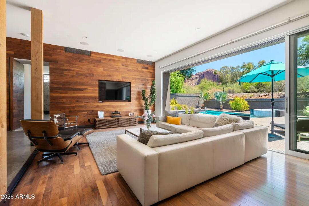 Real Estate Picture 4