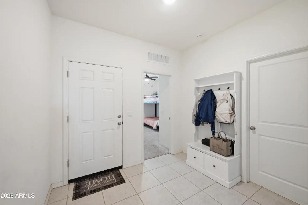 Real Estate Picture 4