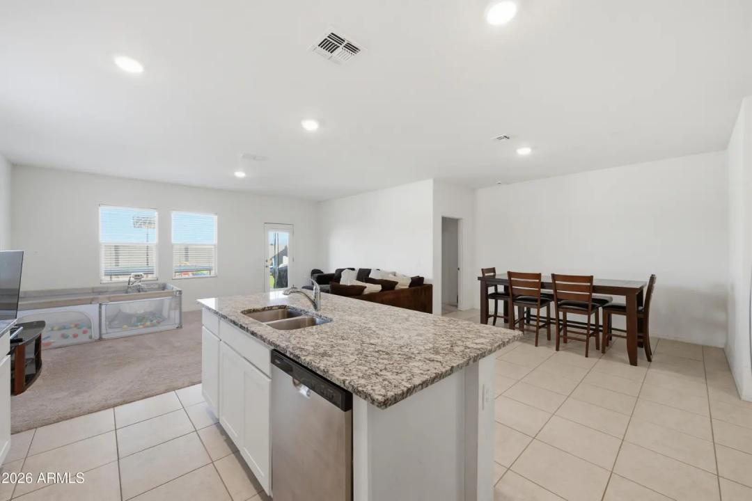 Real Estate Picture 8