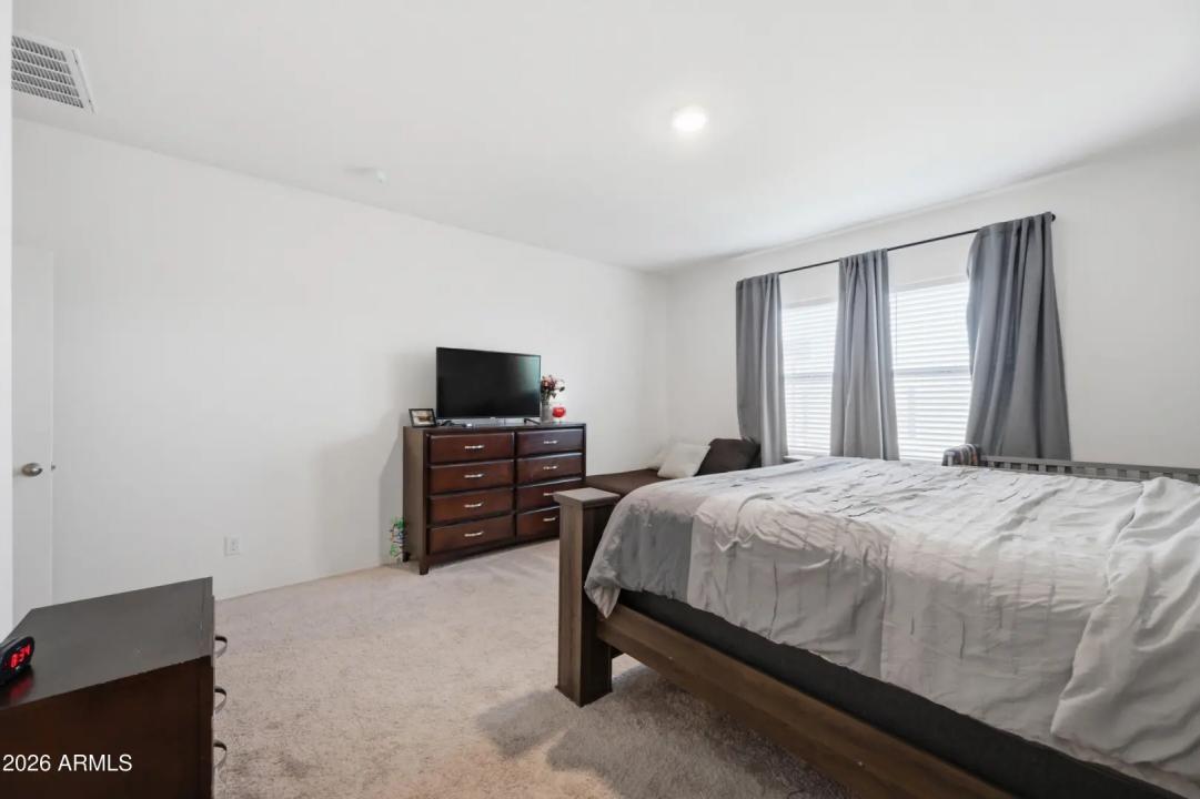 Real Estate Picture 12