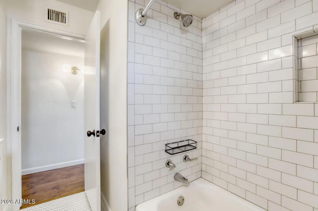 Real Estate Picture 14