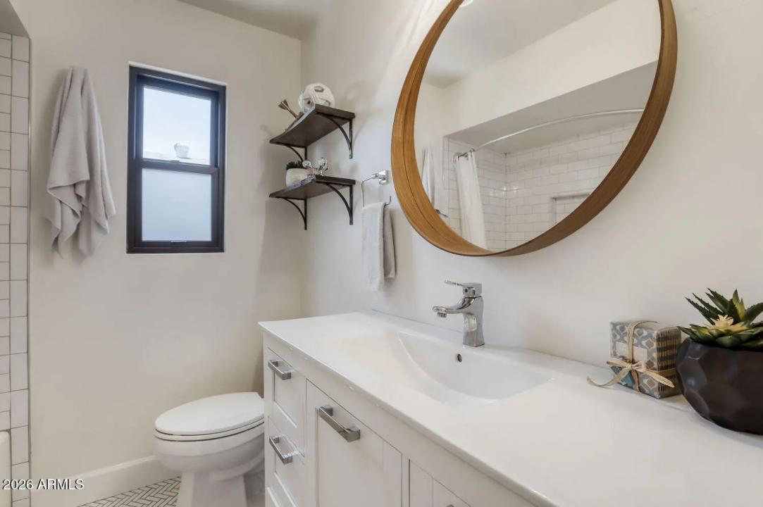 Real Estate Picture 15
