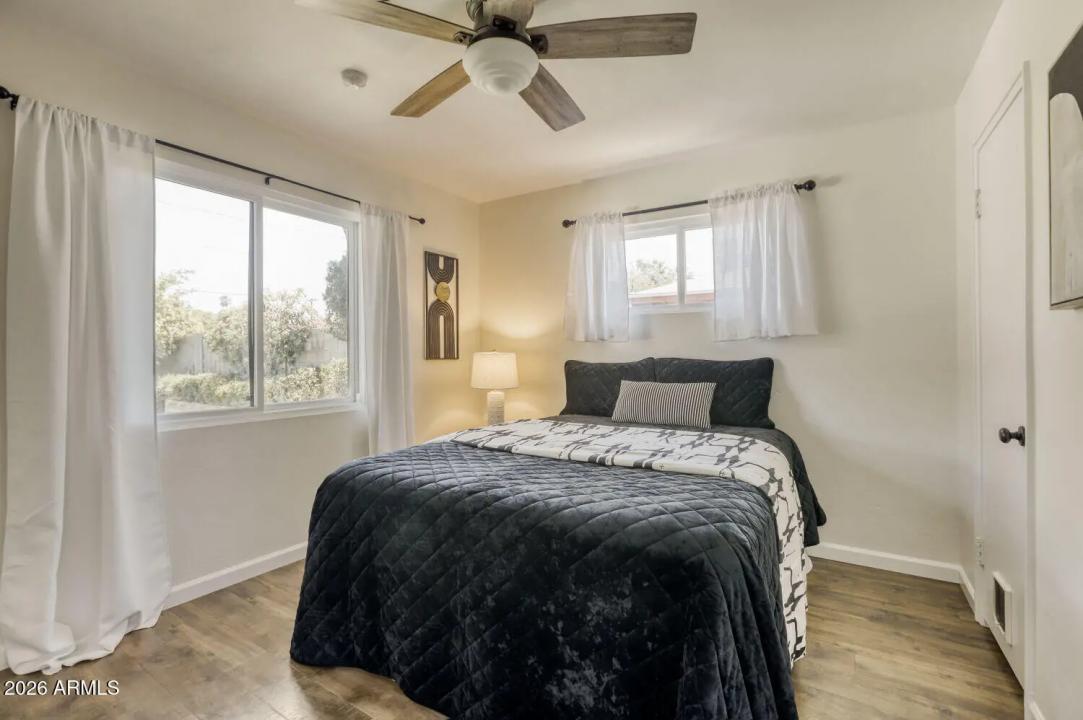 Real Estate Picture 12
