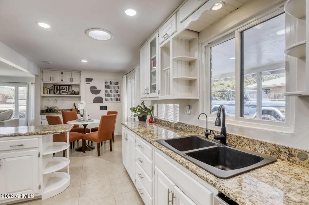 Real Estate Picture 8