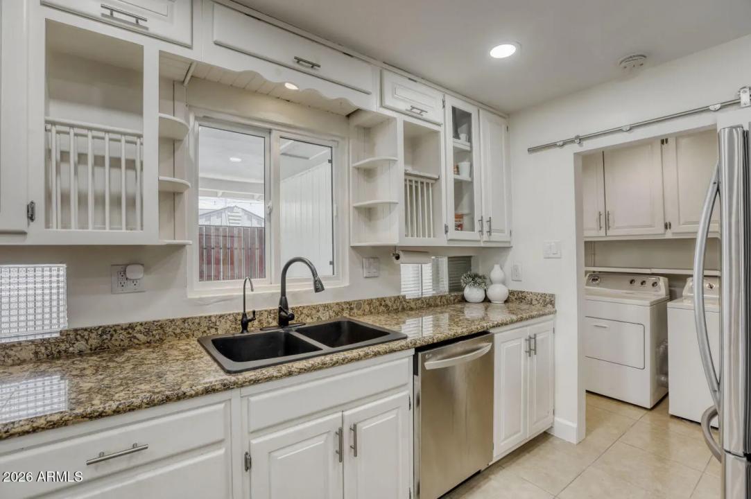 Real Estate Picture 9