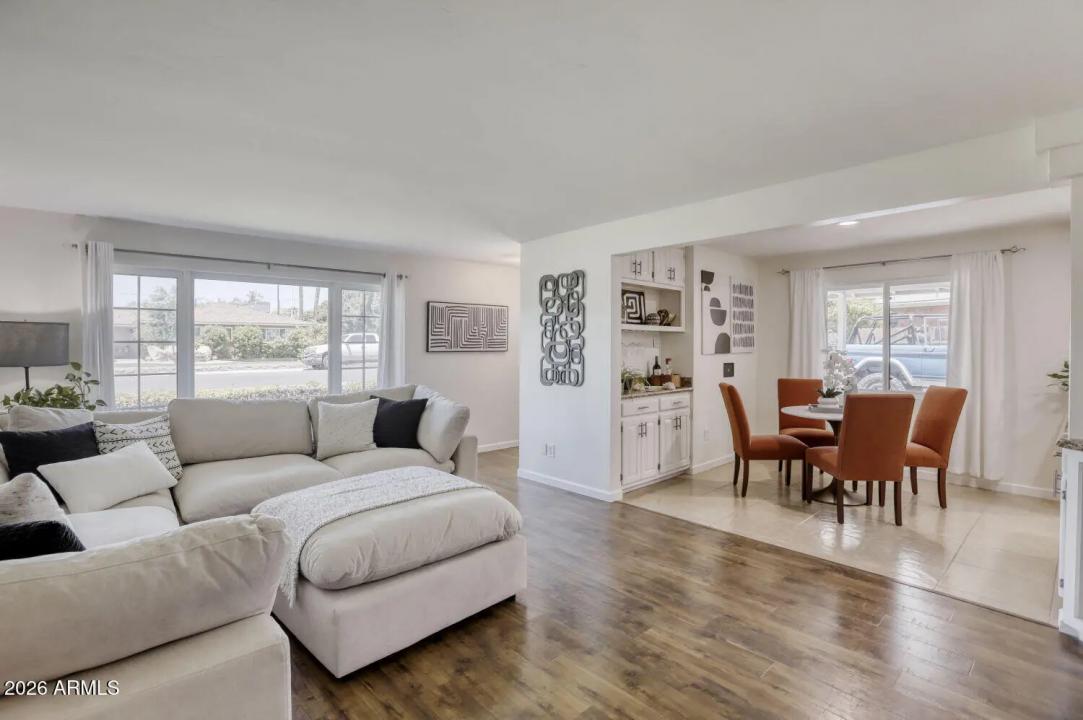 Real Estate Picture 4