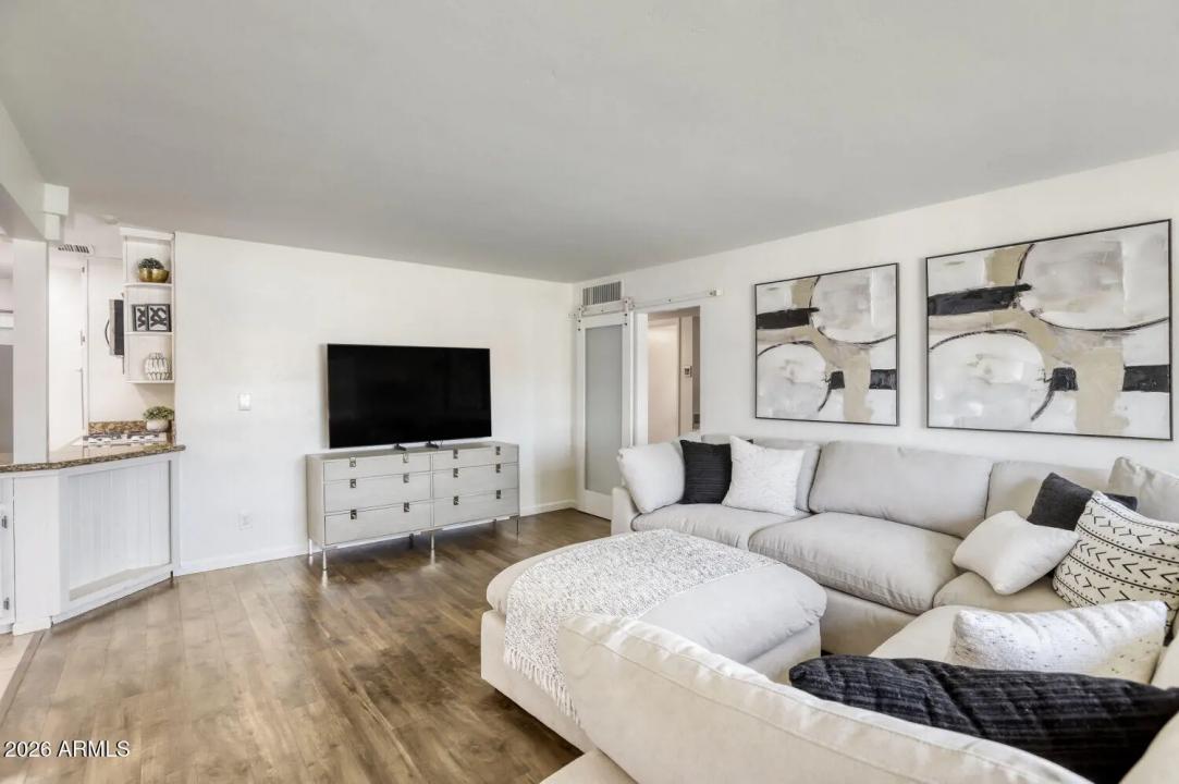 Real Estate Picture 3