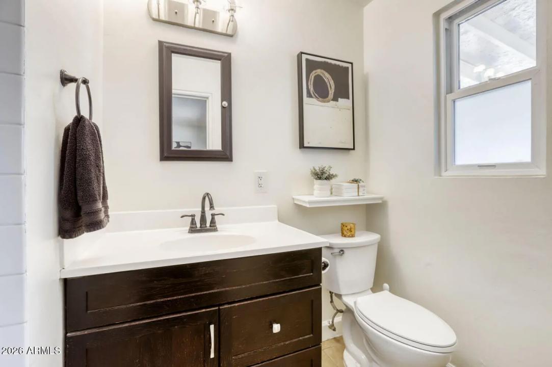 Real Estate Picture 11