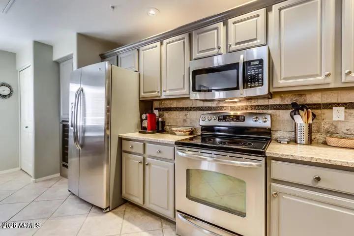 Real Estate Picture 4