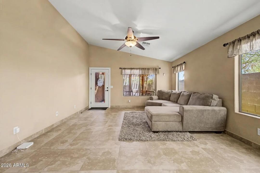 Real Estate Picture 11