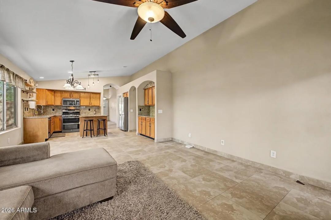 Real Estate Picture 12