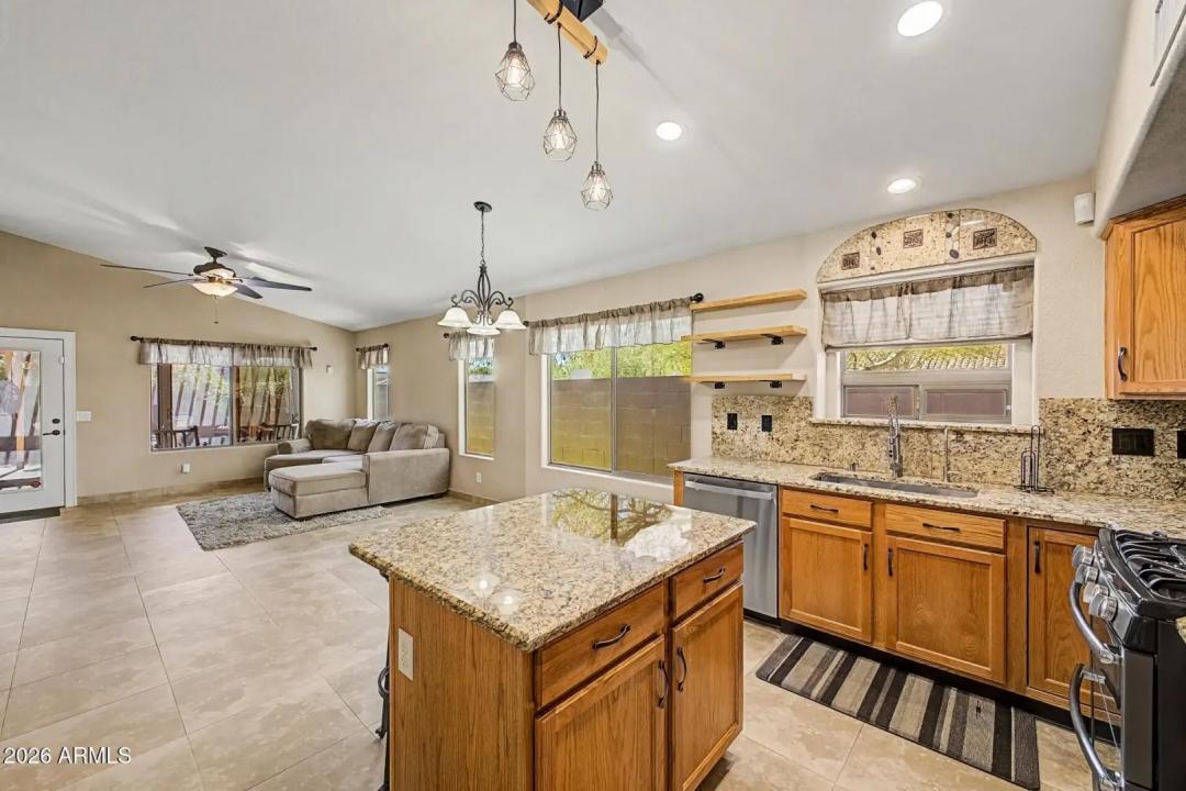 Real Estate Picture 6