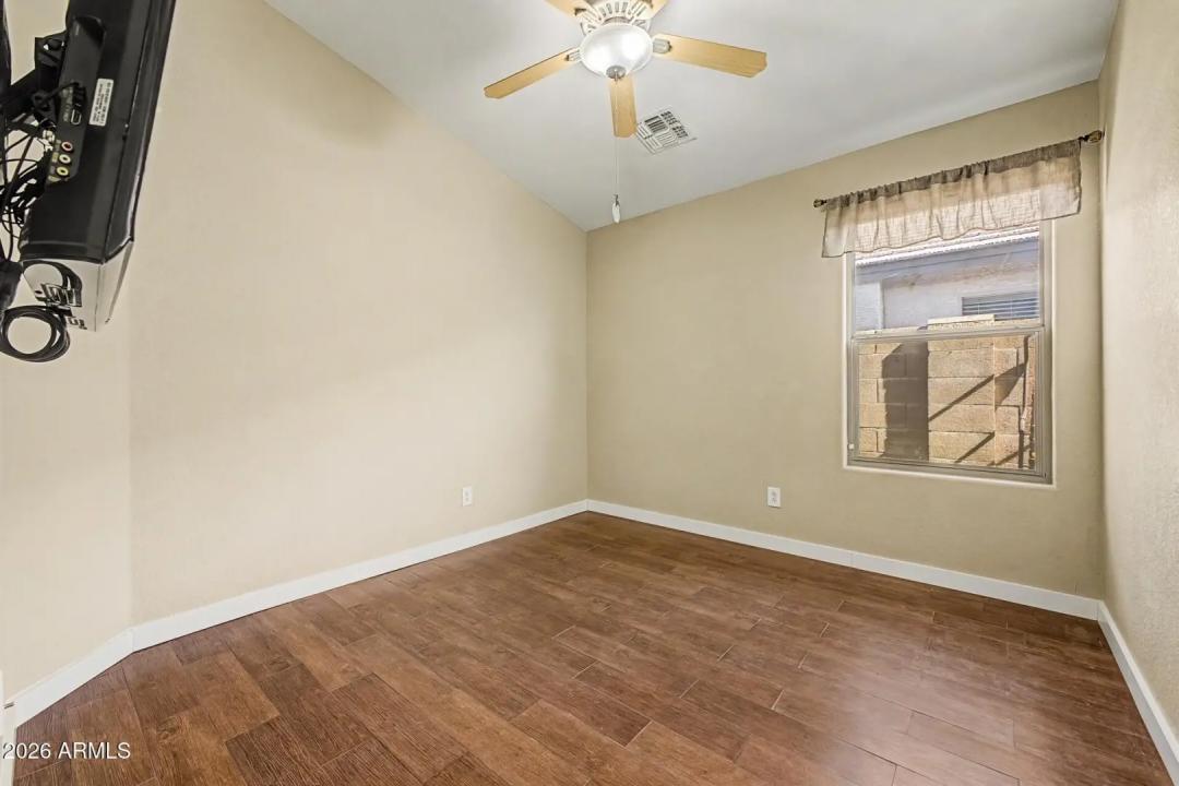 Real Estate Picture 25
