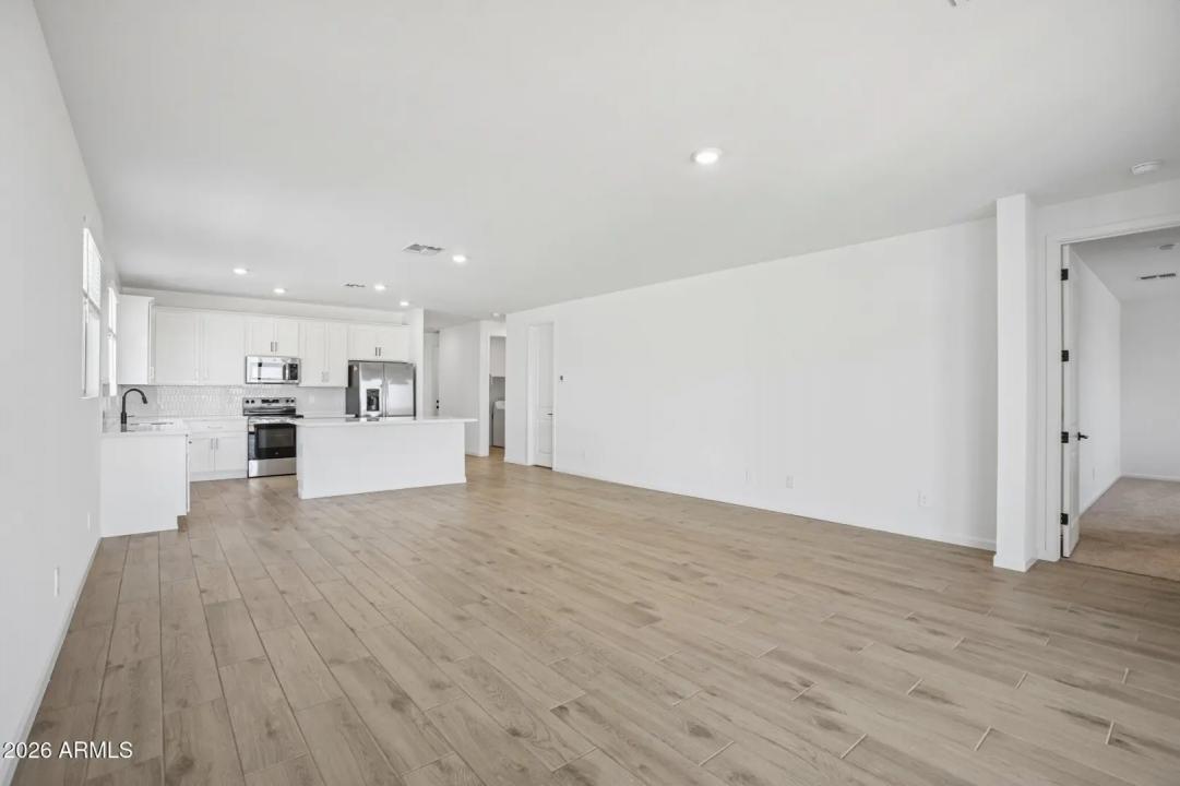 Real Estate Picture 4