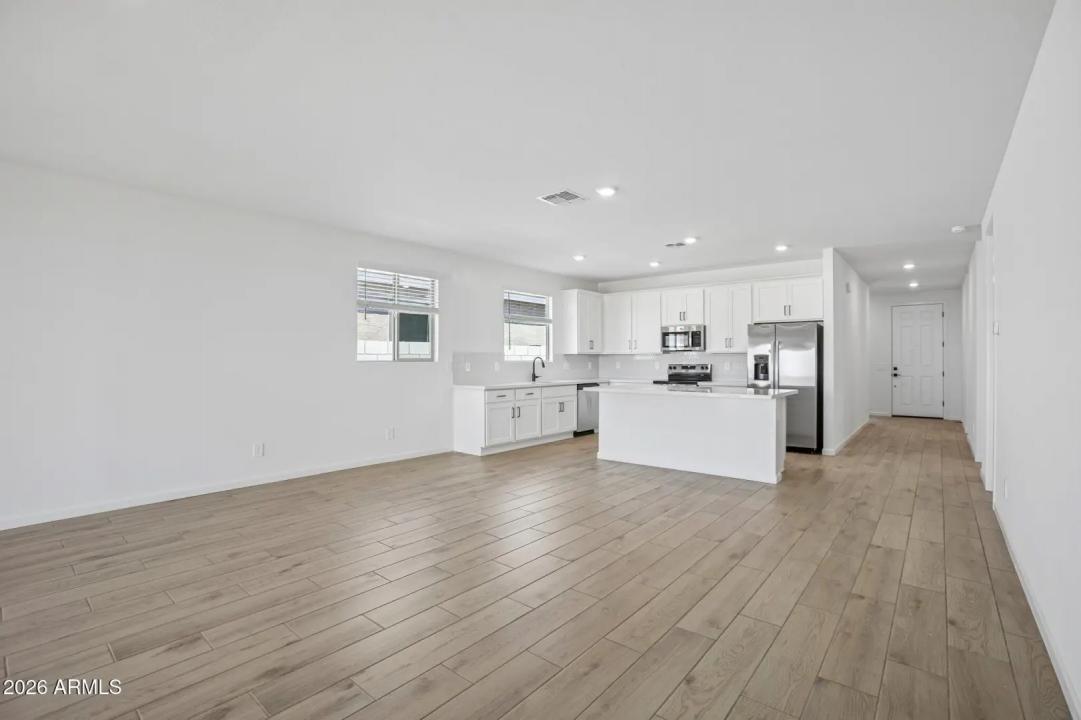 Real Estate Picture 5