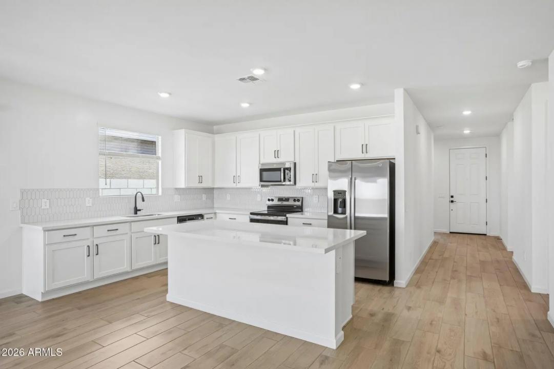 Real Estate Picture 7