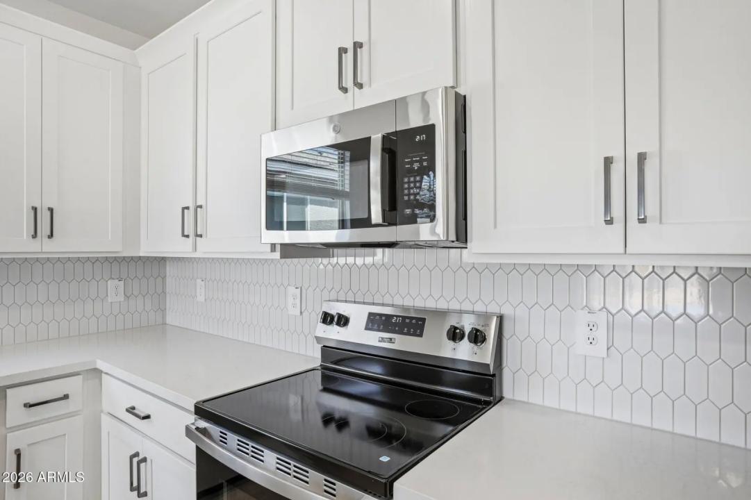 Real Estate Picture 9