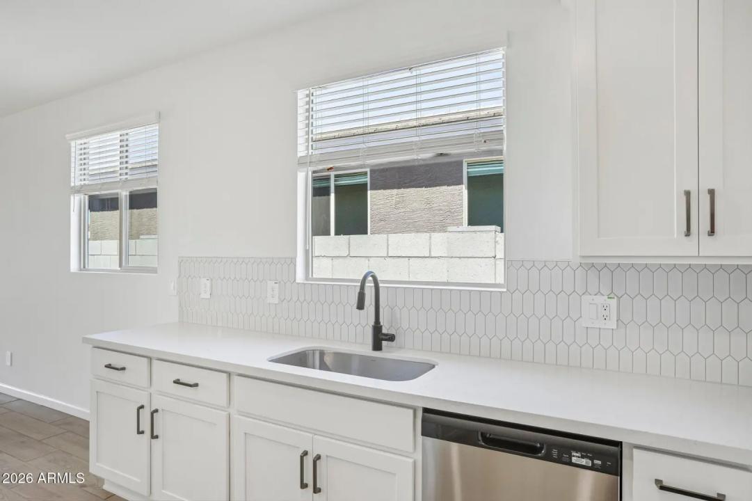 Real Estate Picture 10