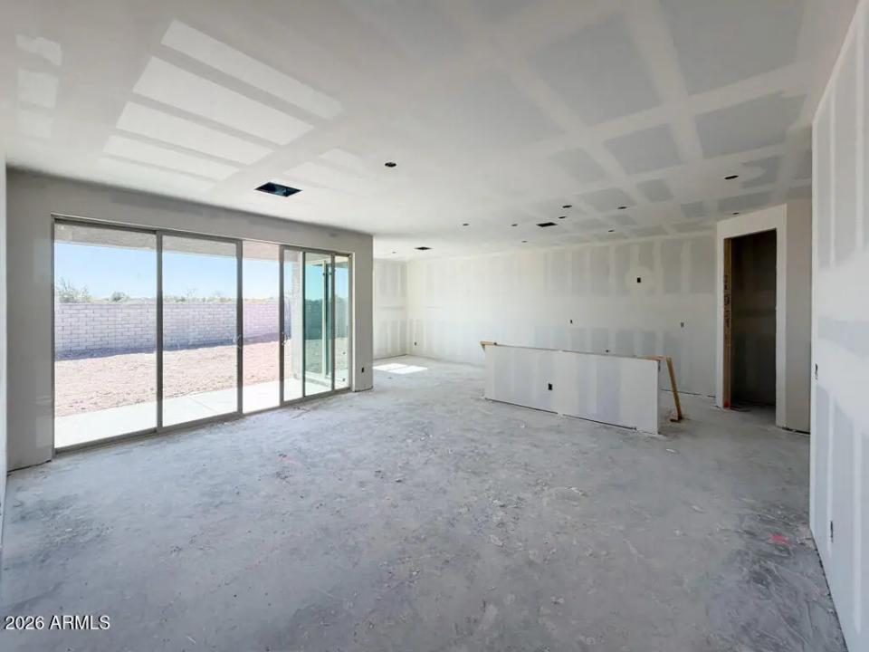 Real Estate Picture 4