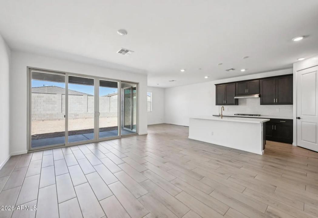 Real Estate Picture 7