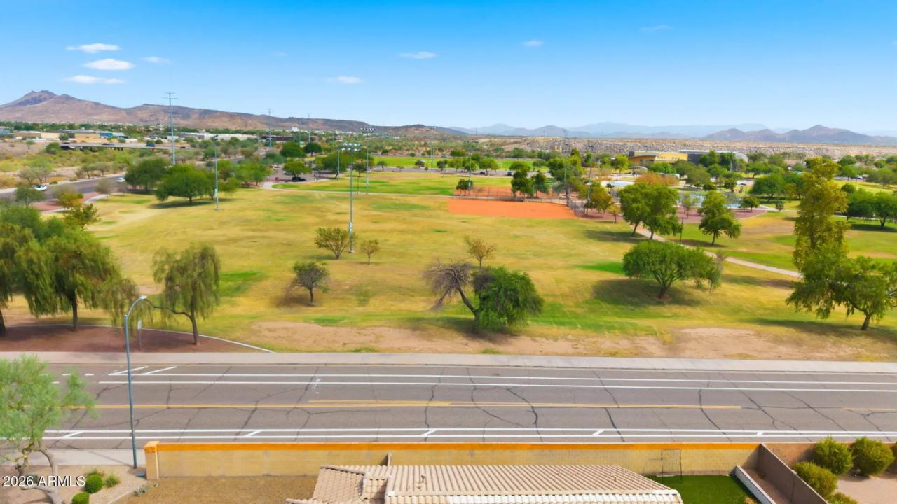 Real Estate Picture 12