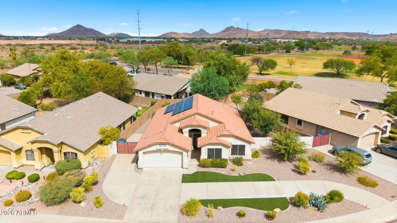Real Estate Picture 4