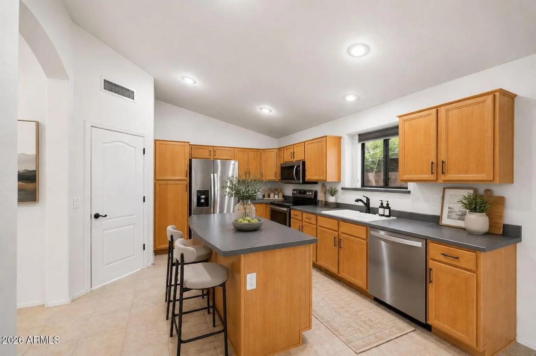 Real Estate Picture 19