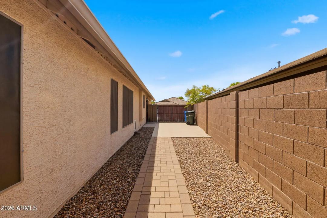 Real Estate Picture 11