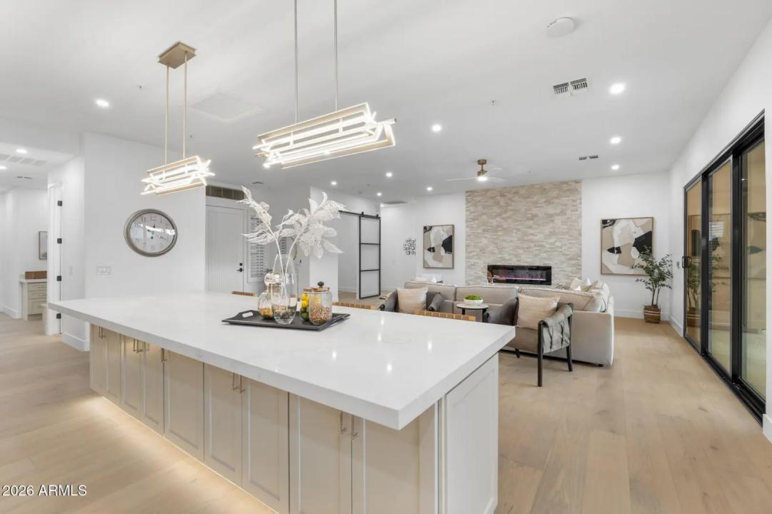 Real Estate Picture 4
