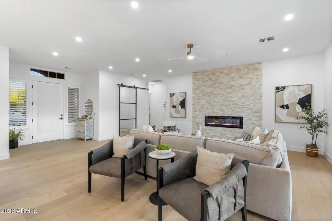 Real Estate Picture 5
