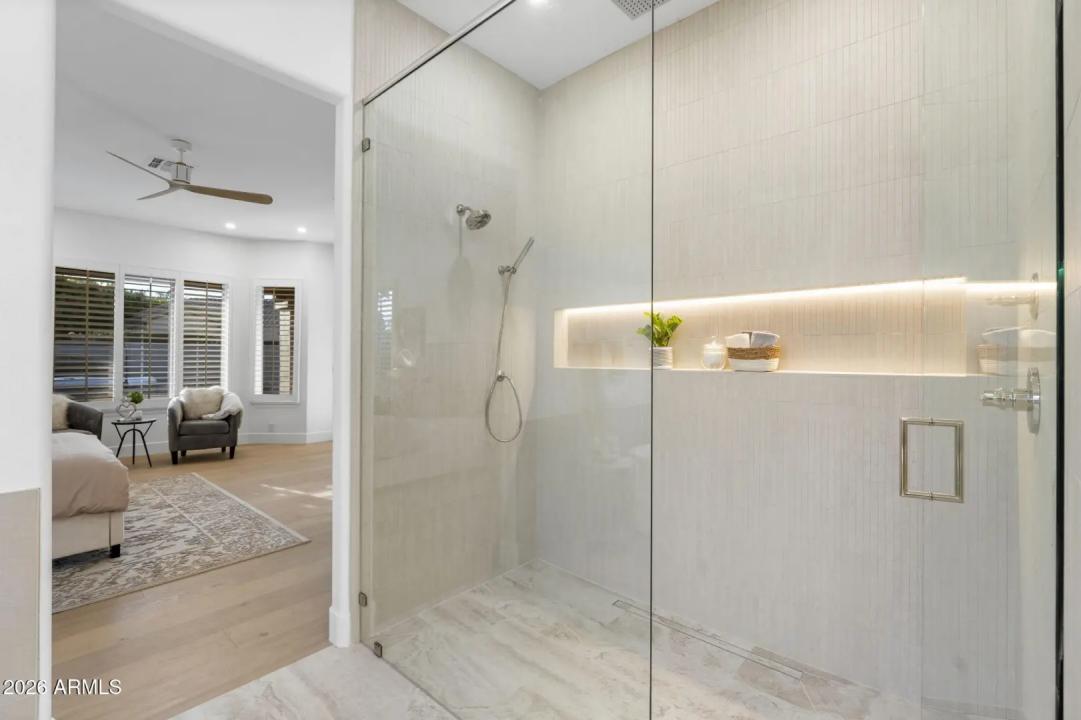 Real Estate Picture 8