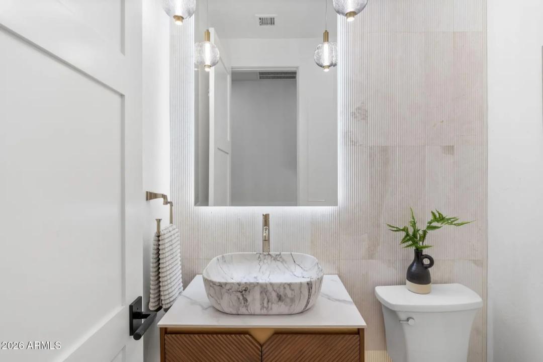 Real Estate Picture 9