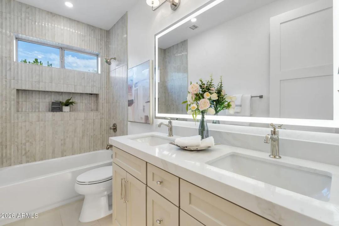 Real Estate Picture 11