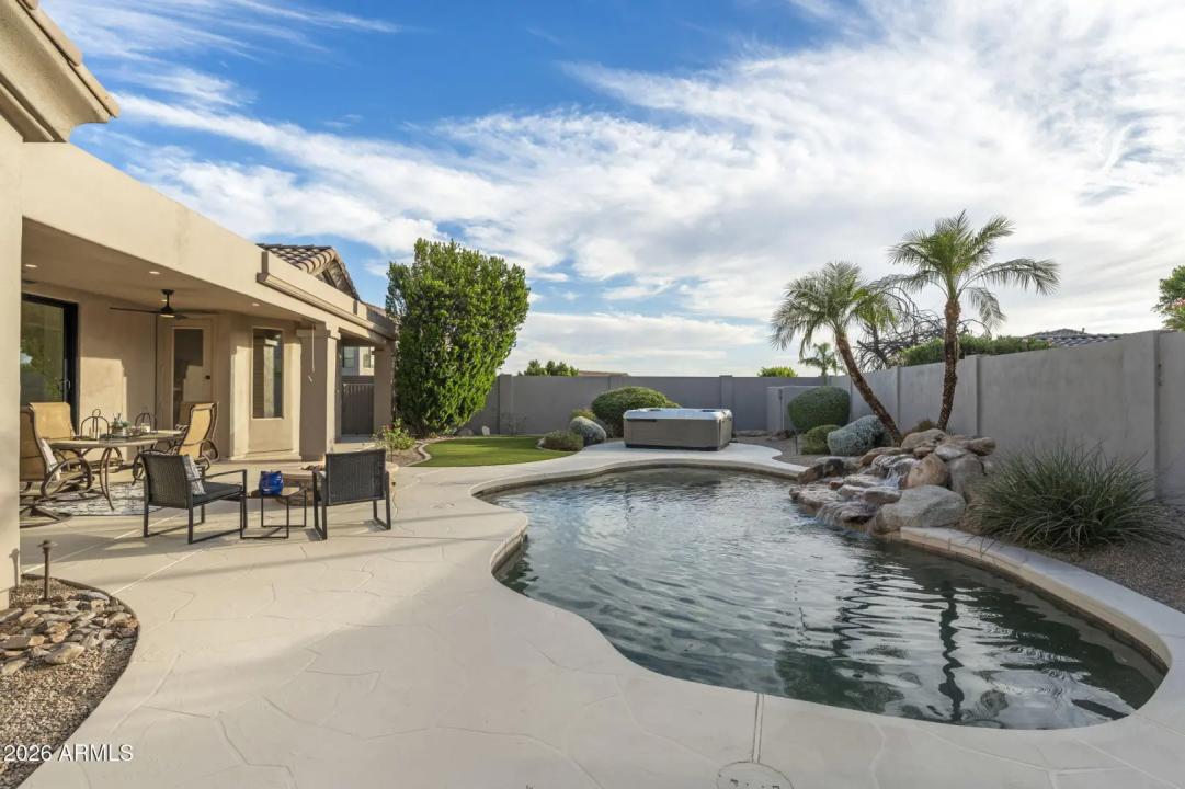 Real Estate Picture 12