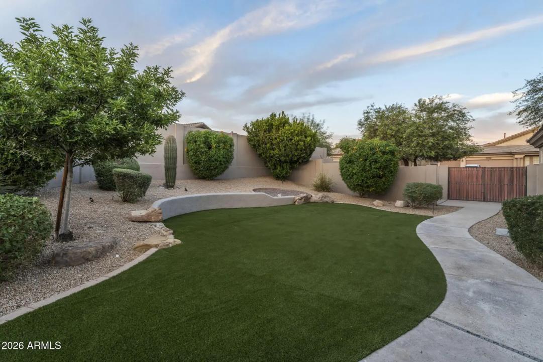 Real Estate Picture 14