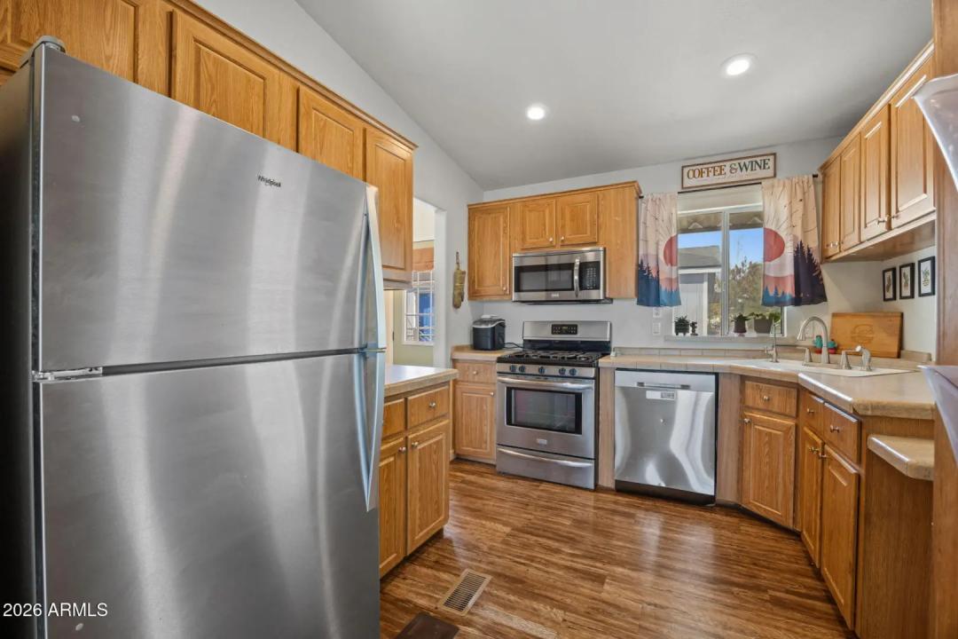 Real Estate Picture 14