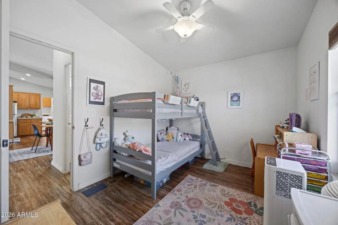 Real Estate Picture 16