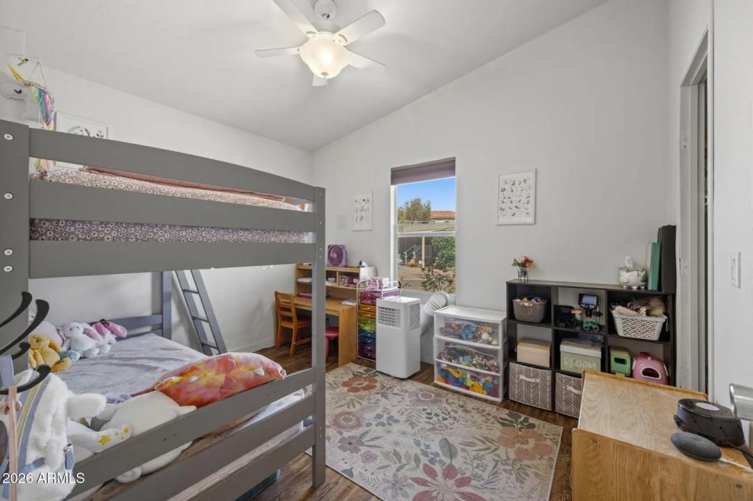 Real Estate Picture 17