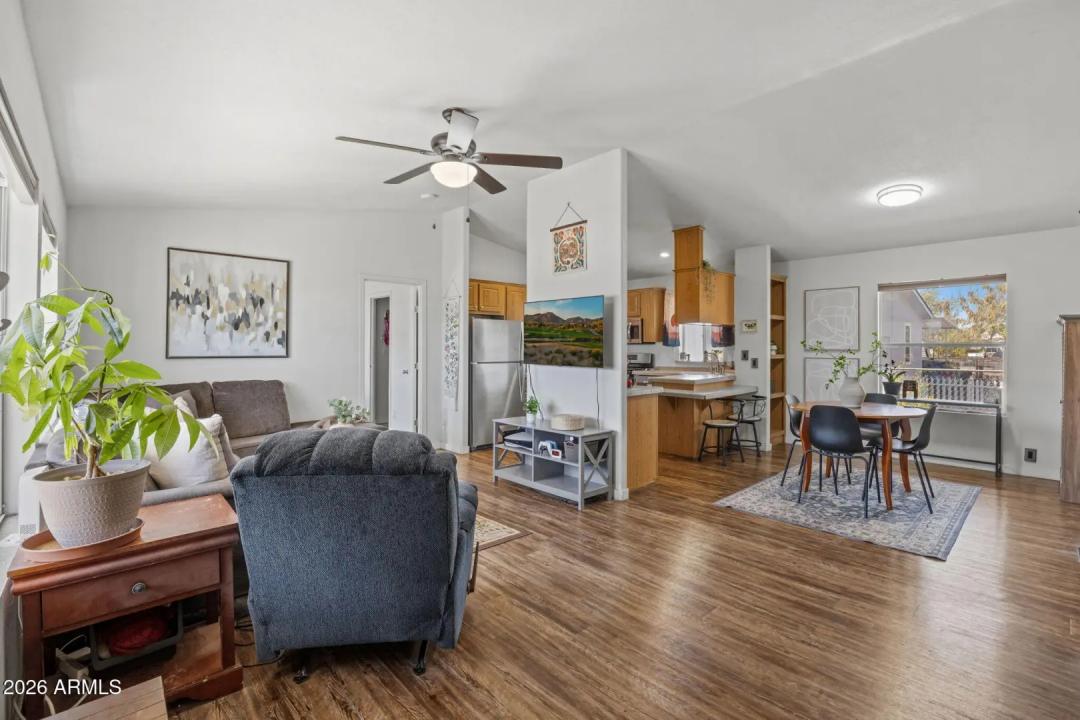 Real Estate Picture 8