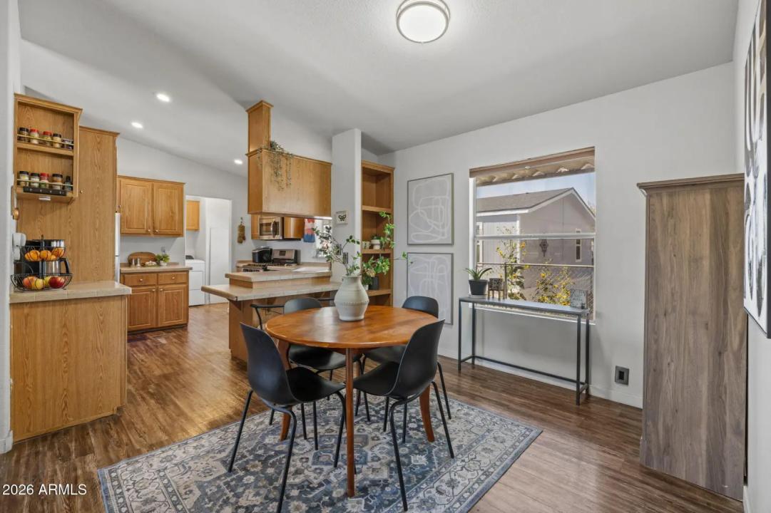 Real Estate Picture 11