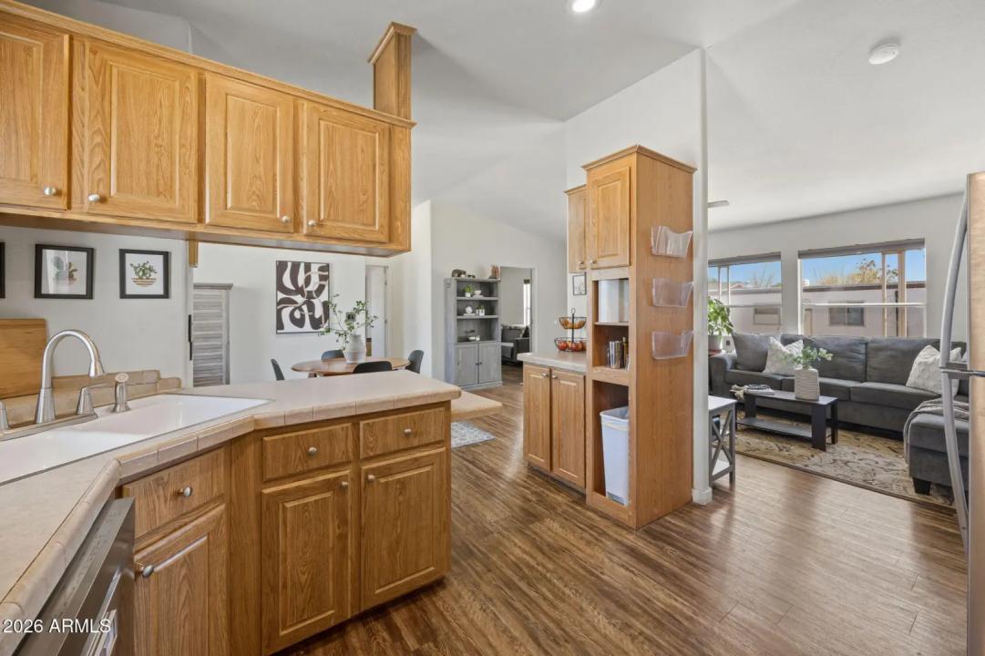 Real Estate Picture 12