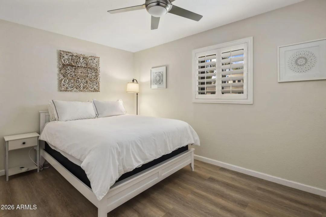 Real Estate Picture 8