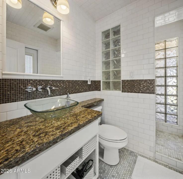 Real Estate Picture 11
