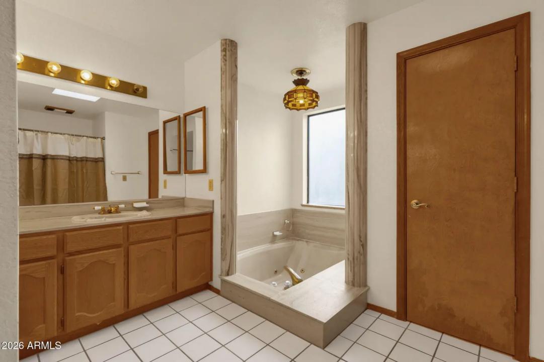 Real Estate Picture 11