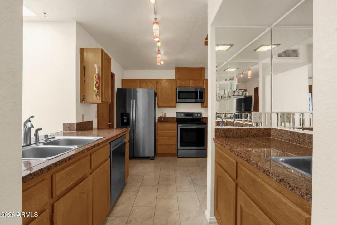 Real Estate Picture 16