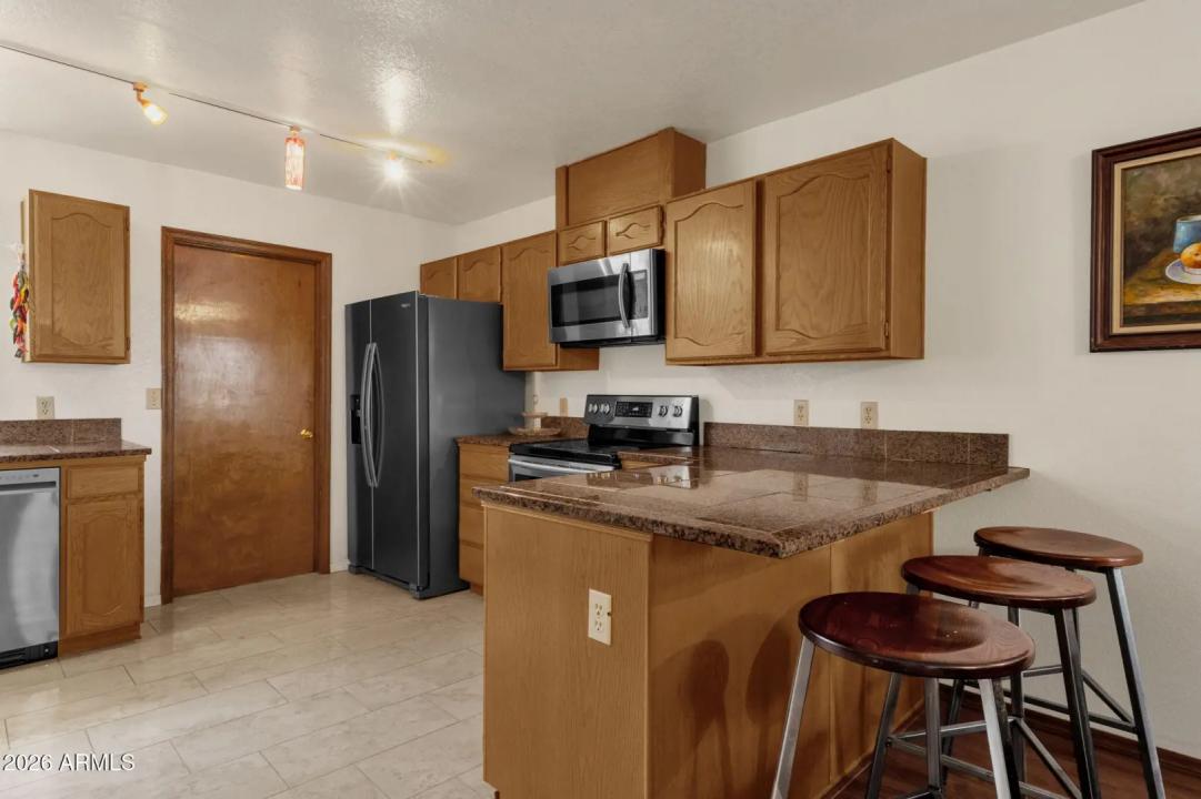 Real Estate Picture 3