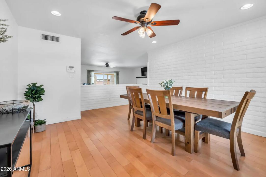 Real Estate Picture 3