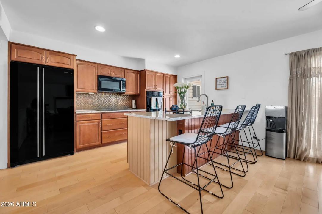 Real Estate Picture 4